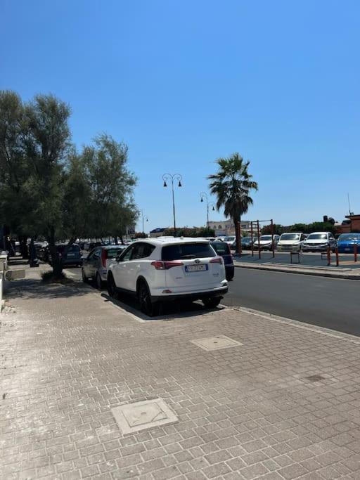 Villa Pisola Fiumicino Airport - Seafront ภายนอก รูปภาพ