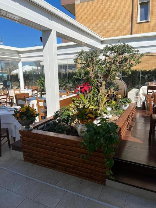 Villa Pisola Fiumicino Airport - Seafront ภายนอก รูปภาพ